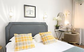 A L'Hotel Des Roys